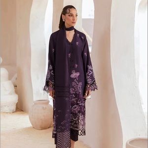 Republic 2 piece silk suit. Very pretty. Have a wrap on collar.